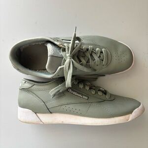 Reebok Women's Classic GY7726 Green White Low Top Lace-Up Sneaker Shoes